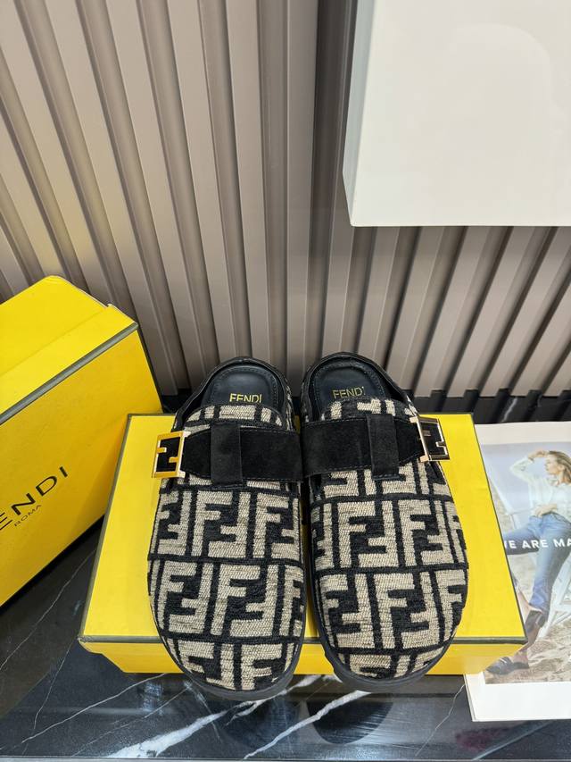 橙子出厂价 Fendi 芬迪2024秋冬新款 Ff扣包头拖鞋 平底半拖 勃肯鞋穆勒鞋 码数：35-42